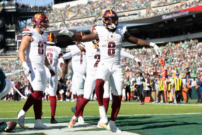 Washington Commanders running back Brian Robinson Jr. (8) celebrates his touchdown against the Philadelphia Eagles during the fourth quarter at Lincoln Financial Field.